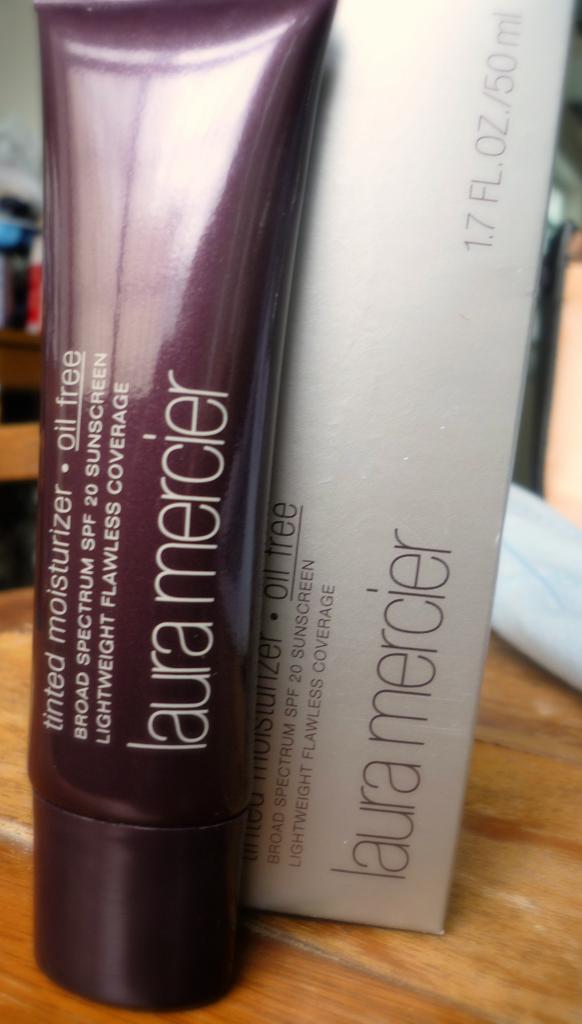Review Laura Mercier Oil-Free Tinted Moisturizer